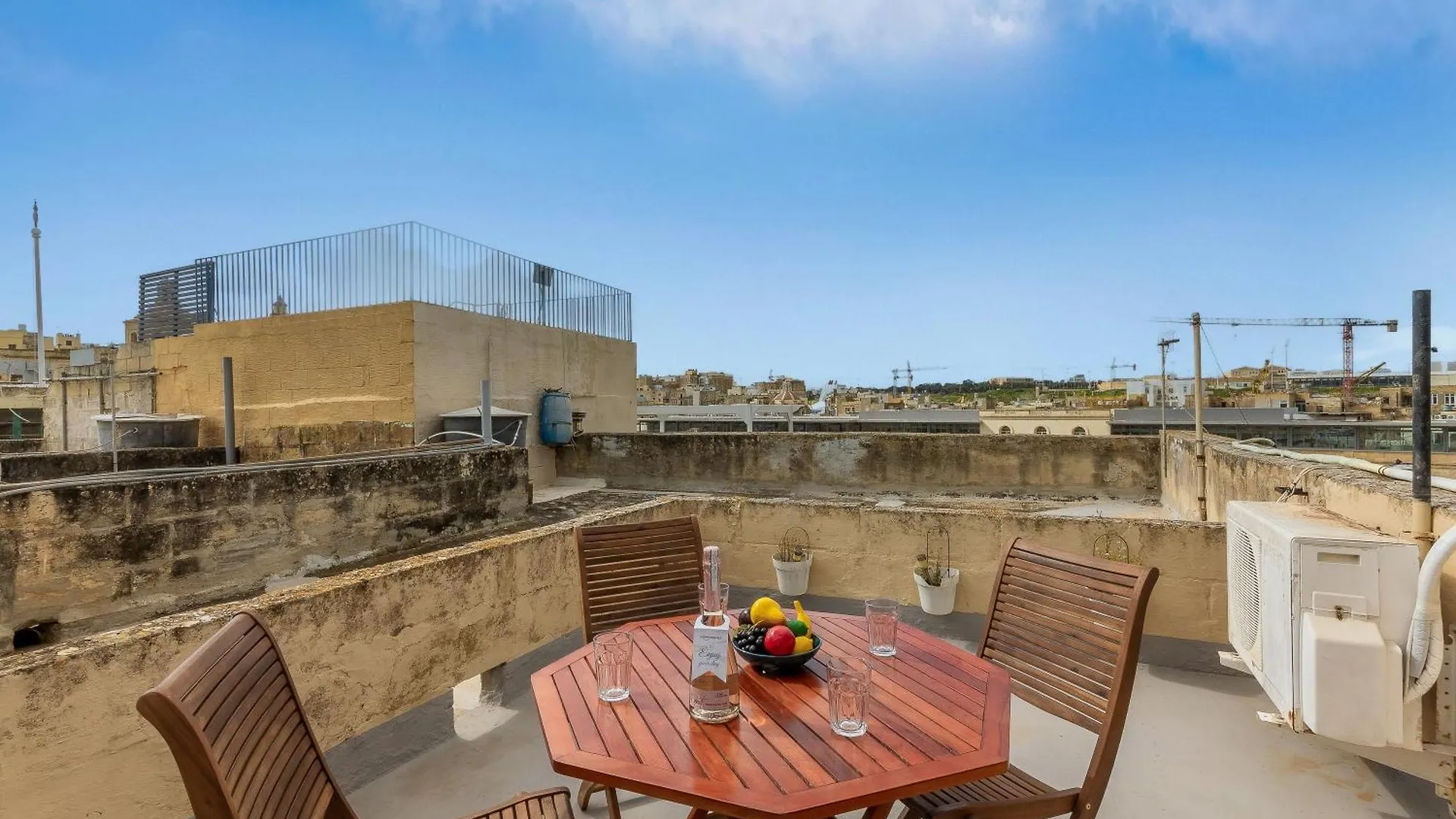 Apartment Magnificent Sea View Penthouse Cospicua - Happy Rentals Malta