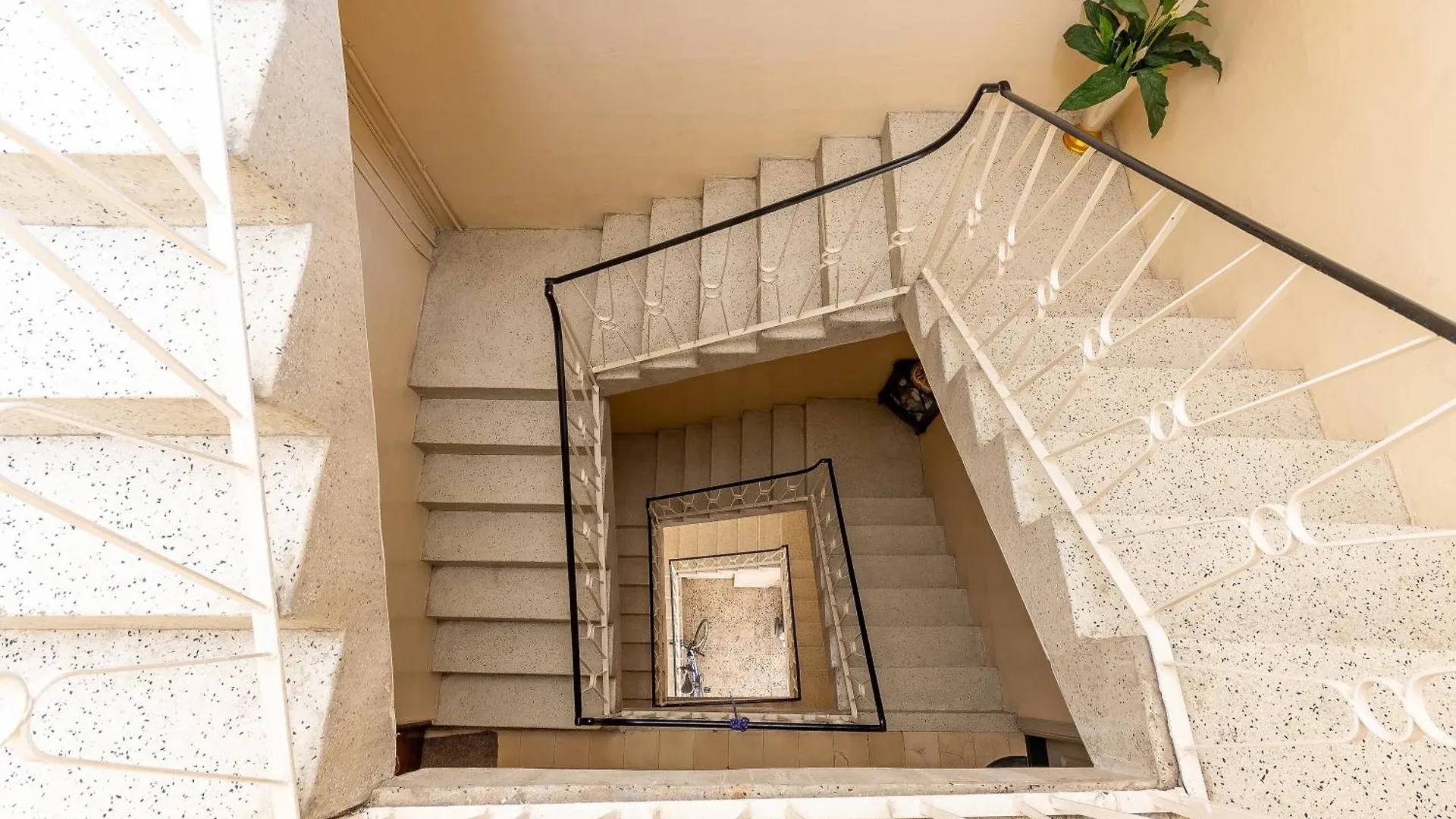 Magnificent Sea View Penthouse Cospicua - Happy Rentals