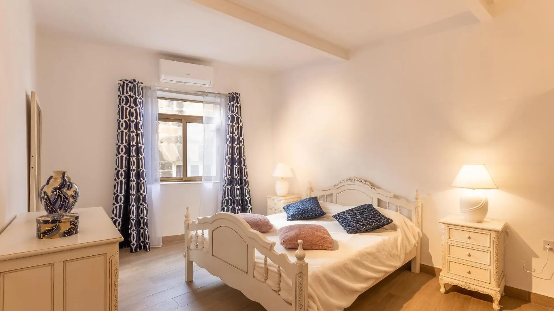 Apartment Magnificent Sea View Penthouse Cospicua - Happy Rentals