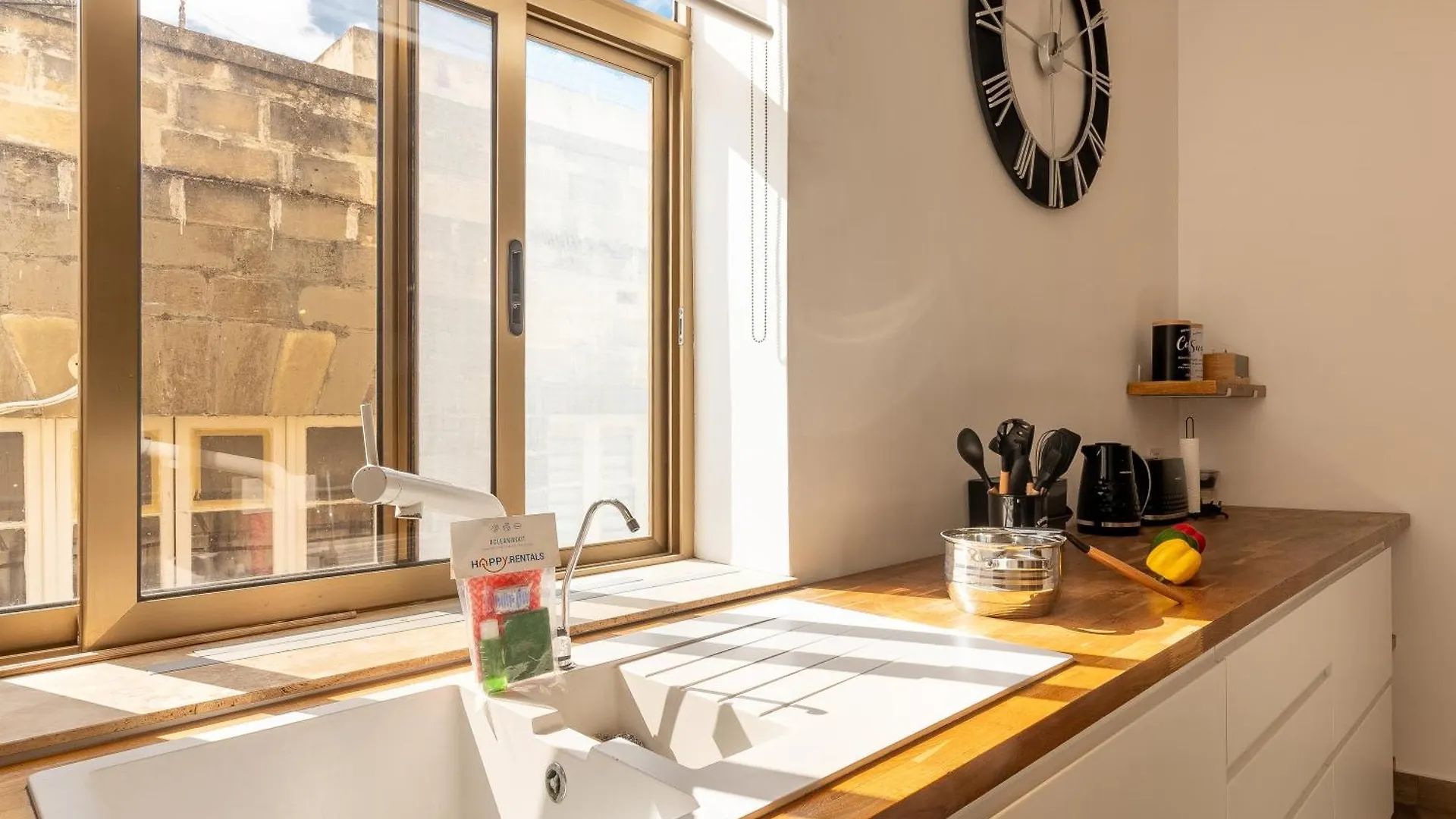 Magnificent Sea View Penthouse Cospicua - Happy Rentals