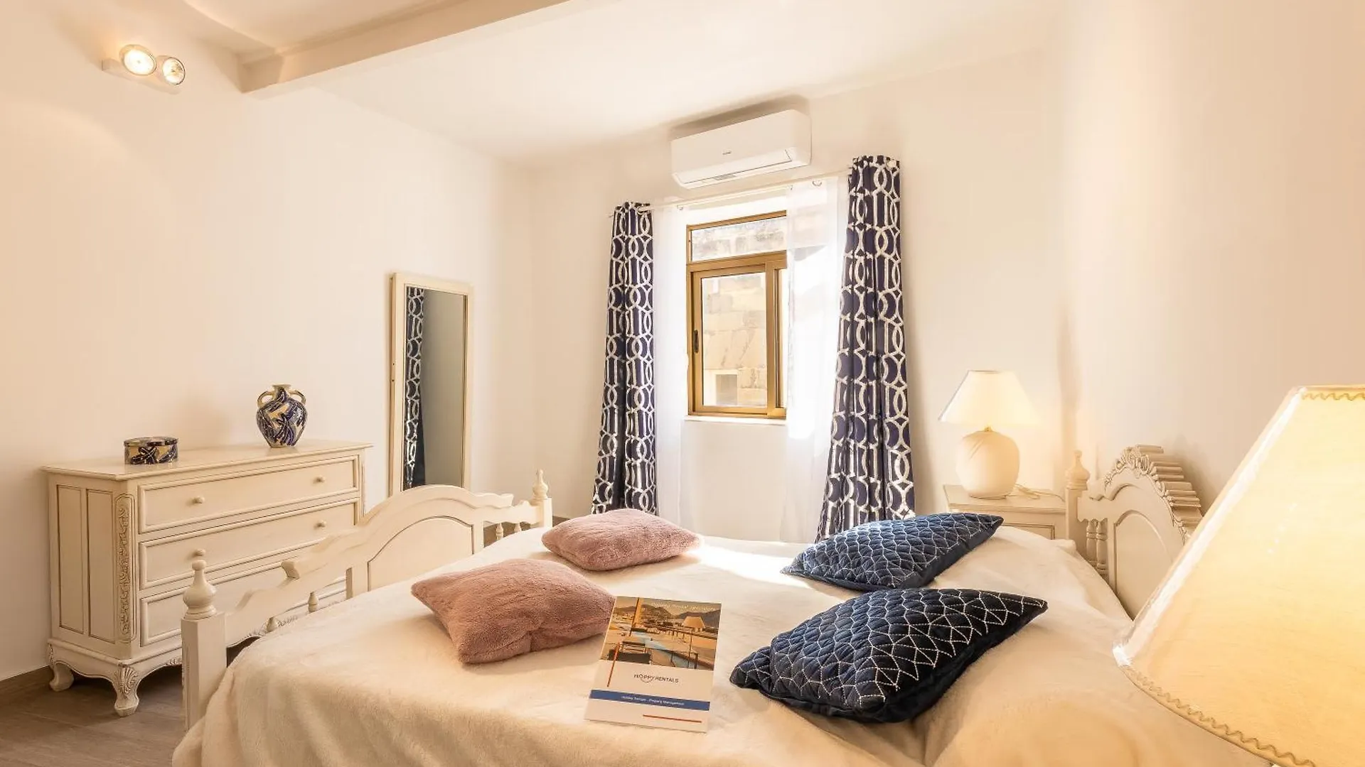 Apartment Magnificent Sea View Penthouse Cospicua - Happy Rentals