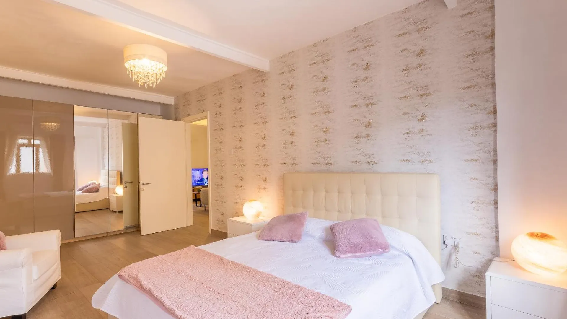 Magnificent Sea View Penthouse Cospicua - Happy Rentals Apartment