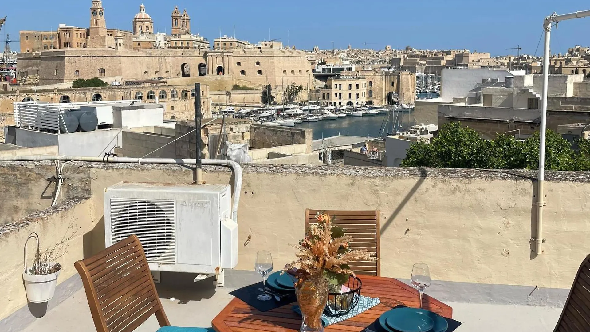 Magnificent Sea View Penthouse Cospicua - Happy Rentals contacts